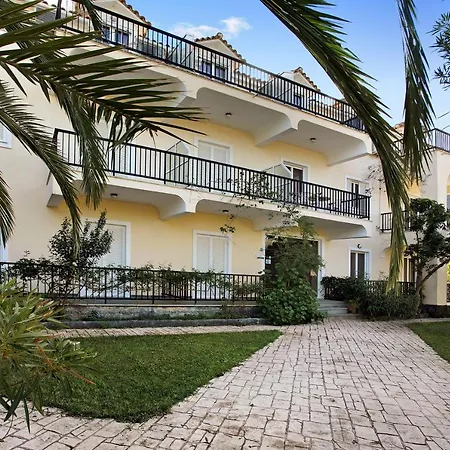 Dolphin 1 Apartman *